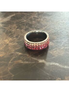 Gorgeous Stainless Steel Ring With Pink/Clear Rhinestones Size 8❤️❤️